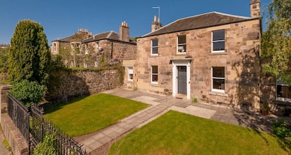 Beautiful Georgian property enjoying a quiet location. Sleeps 10.