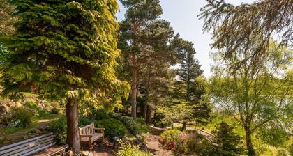 Beautiful Georgian property enjoying a quiet location. Sleeps 10.