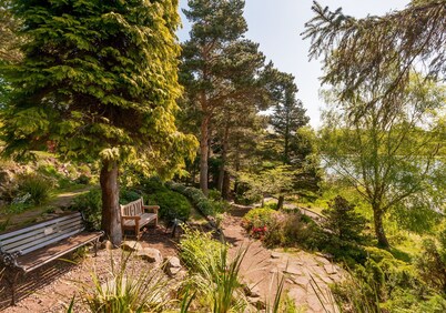 Beautiful Georgian property enjoying a quiet location. Sleeps 10.