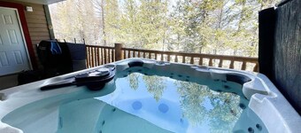 Alpine Bliss Awaits: Beautiful Mountain Home with Hot Tub