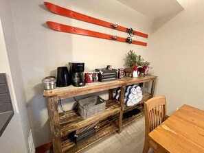 Dining - Alpine Bliss Awaits: Beautiful Mountain Home with Hot Tub (Kimberley)