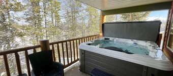 Alpine Bliss Awaits: Beautiful Mountain Home with Hot Tub