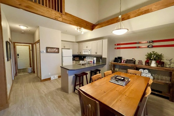 Open Plan Living at its best. Dining table plus seating at the kitchen bar makes for memorable family meals. Modern kitchen with all the appliances you'll need to cater for the family or crew.