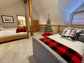 2 bedrooms, desk, iron/ironing board, free WiFi - Alpine Bliss Awaits: Beautiful Mountain Home with Hot Tub (Kimberley)