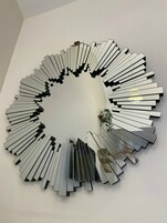 Escritorio, espacio para trabajar con laptop y cortinas blackout 