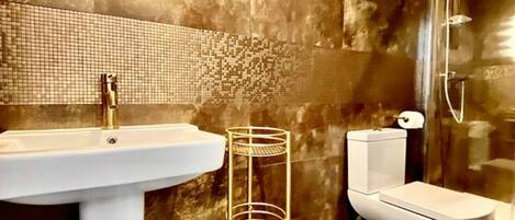 Chic Room | Bathroom | Shower, free toiletries, hair dryer, slippers