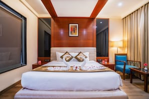 Habitación doble Deluxe | Ropa de cama de alta calidad, escritorio y insonorización 