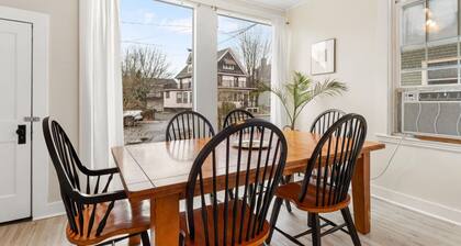 Physician's Flat - Condo in the heart of town