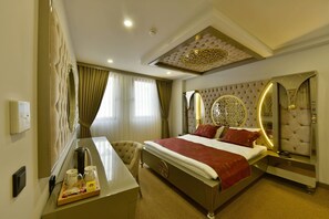 Corner Suite | 高档床上用品、迷你吧、客房内保险箱、笔记本电脑工作区