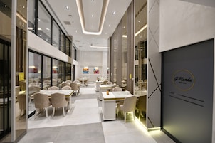 Breakfast, lunch, dinner served; local and international cuisine