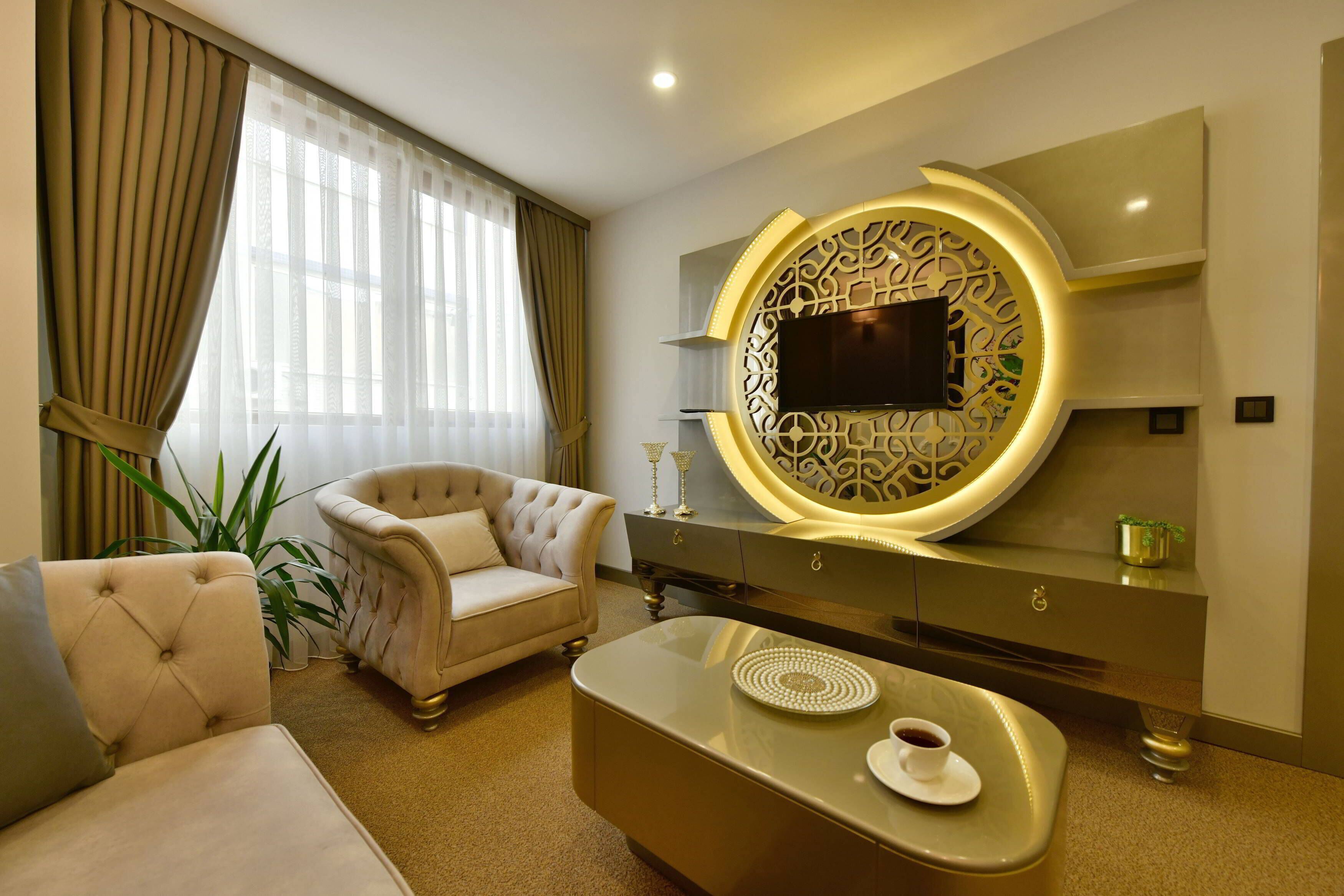 corner suite | living area | 32-inch lcd tv with satellite channels, tv