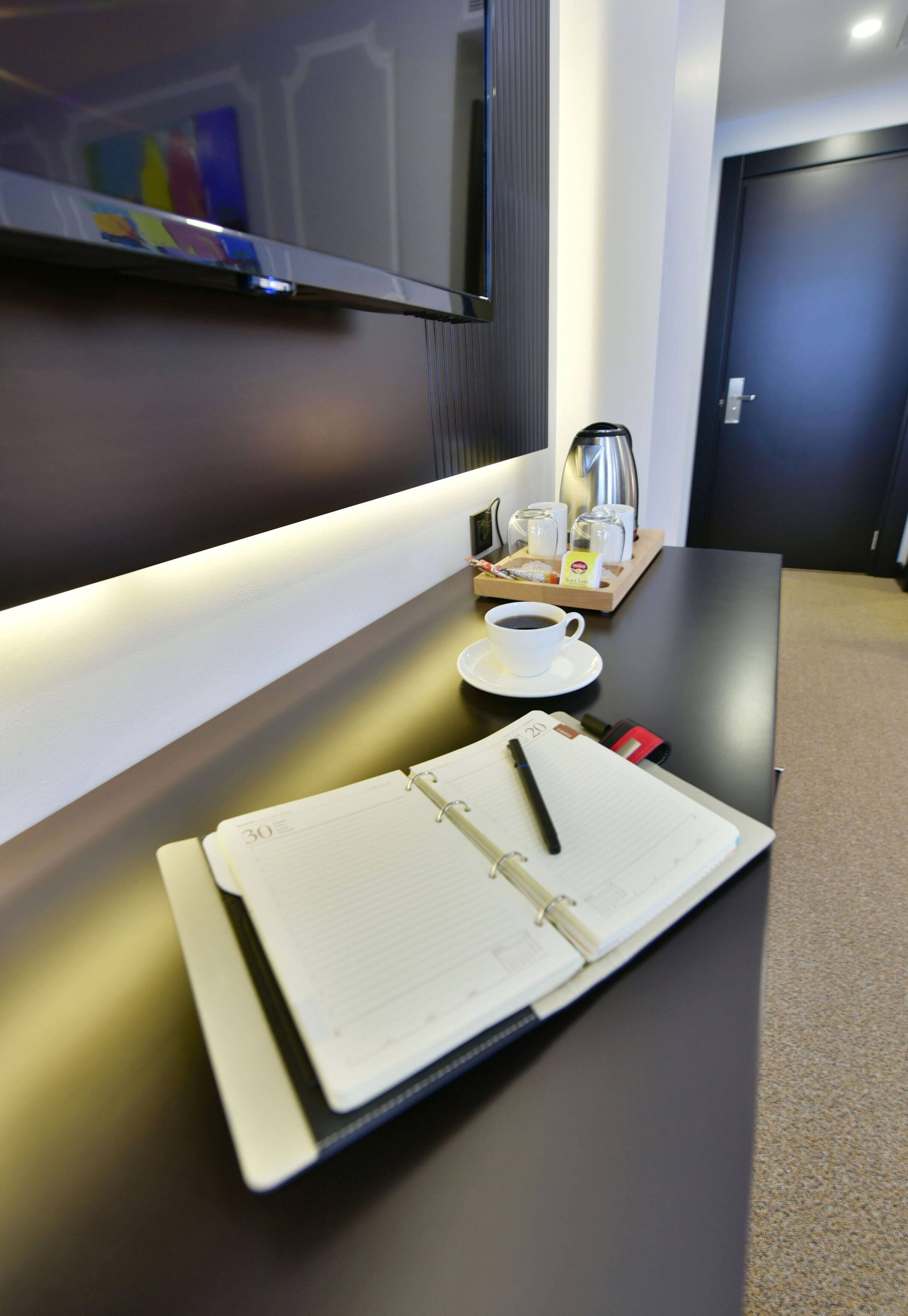 standard single room | living area | 32-inch lcd tv with satellite channels, tv