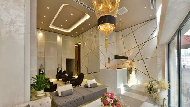 A modern lobby with a seating area, a reception desk, and a chandelier. - G-Han Hotel (Istanbul)