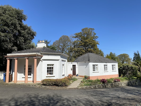 Exterior - The Gatelodge (Londonderry)