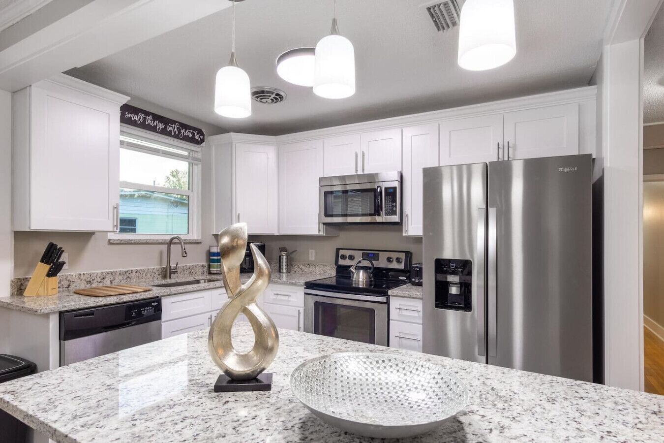 Réfrigérateur, micro-ondes, four, lave-vaisselle