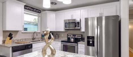 Køleskab, mikrobølgeovn, ovn, opvaskemaskine