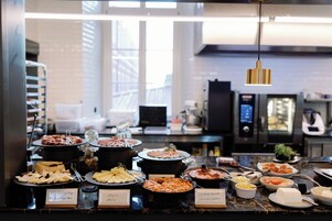 Colazione a buffet a pagamento, servita tutte le mattine