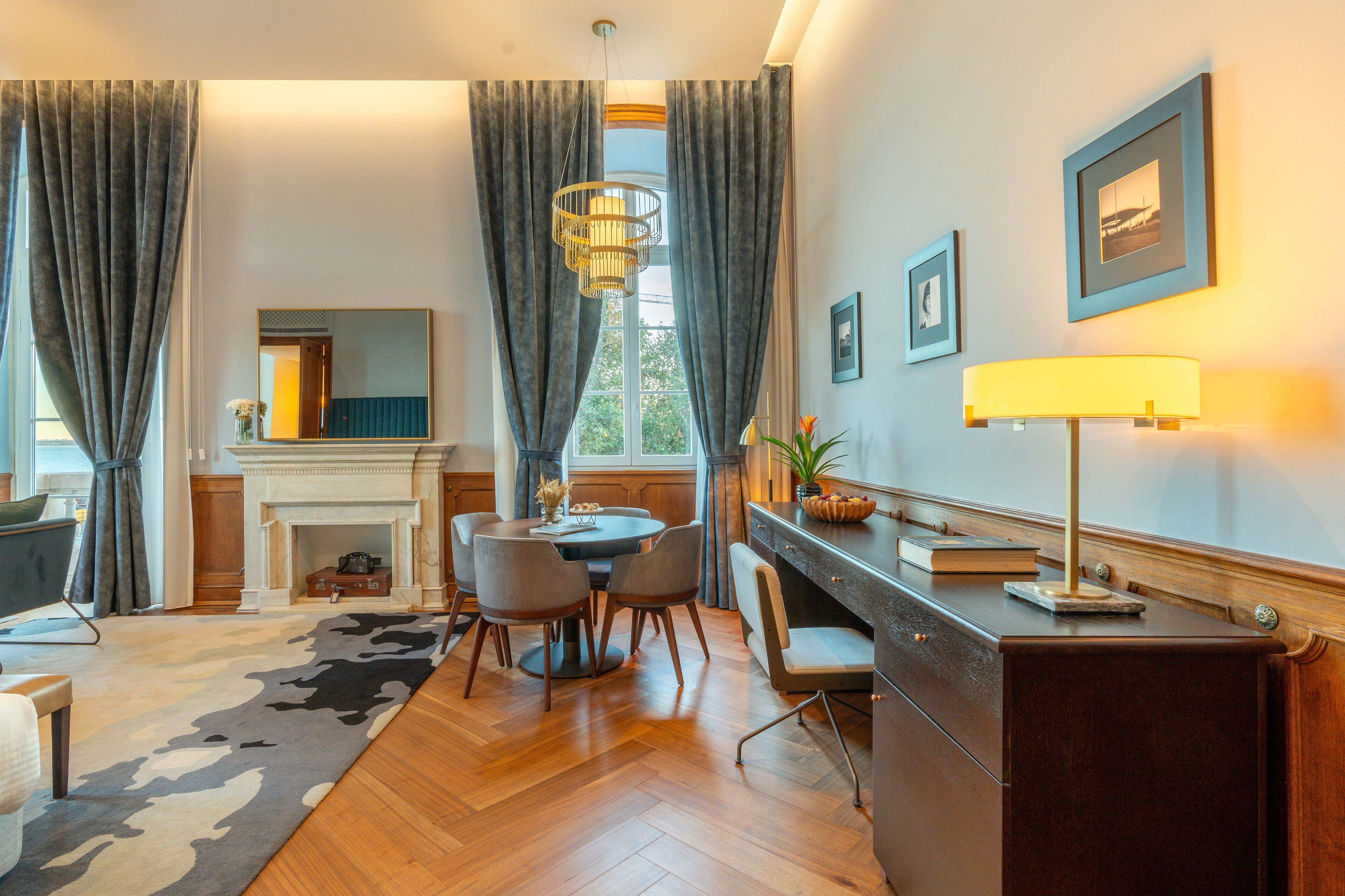 master suite, river view | 1 bedroom, minibar, in-room safe, soundproofing