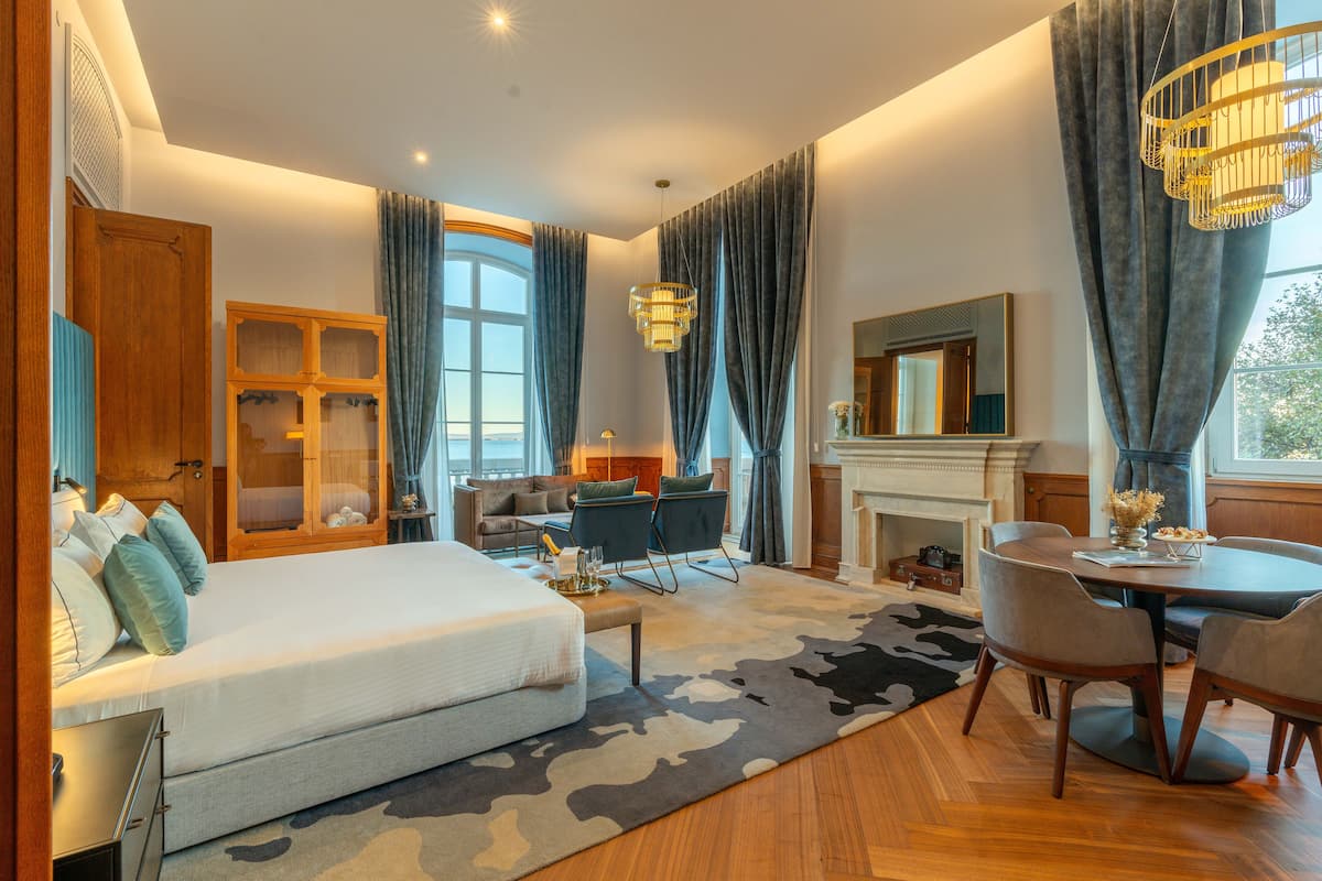 Master Suite, River View | 1 bedroom, minibar, in-room safe, soundproofing