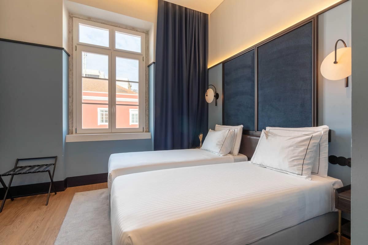 Twin Room, Station View | 1 bedroom, minibar, in-room safe, soundproofing
