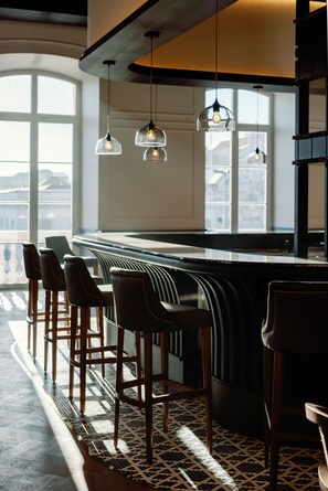 Bar (trong khuôn viên)