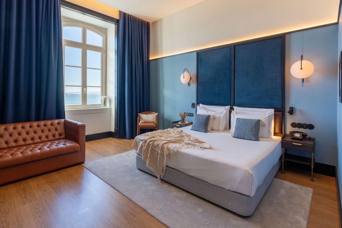 Junior Suite, River View | 1 bedroom, minibar, in-room safe, soundproofing