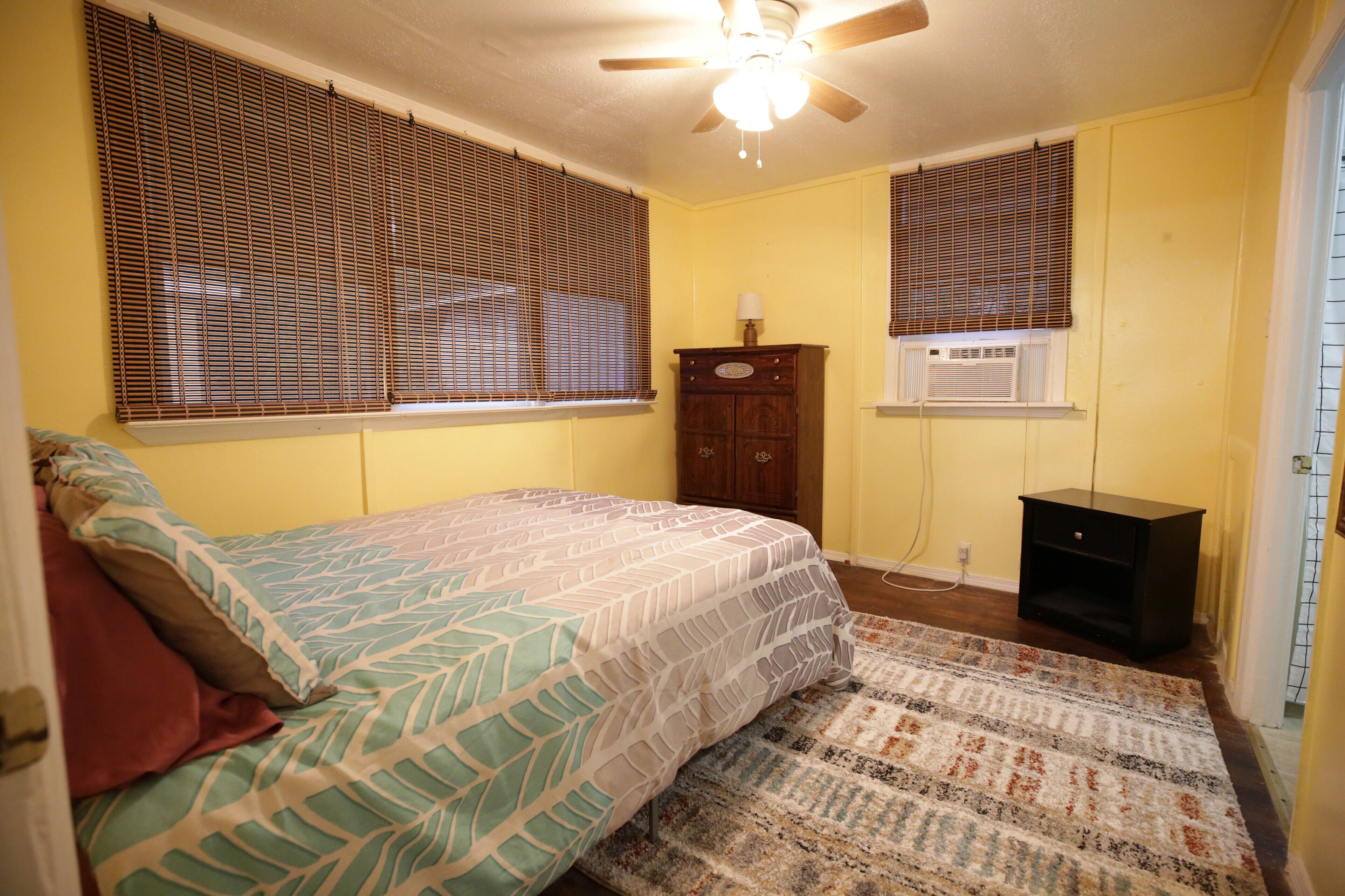 1 dormitorio, escritorio, tabla de planchar con plancha y wifi gratis