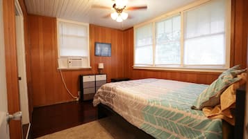 1 chambre, bureau, fer et planche à repasser, accès au Wi-Fi (inclus)