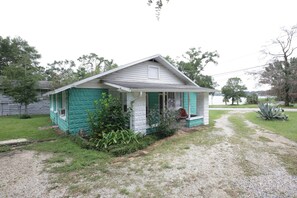 Exterior - Pineapple Paradise: EPH, Close to Downtown, Beach! (Pensacola)