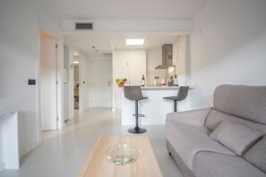 Deluxe Apartment | Living area - Marsol Apartamentos Turisticos (Castelldefels)