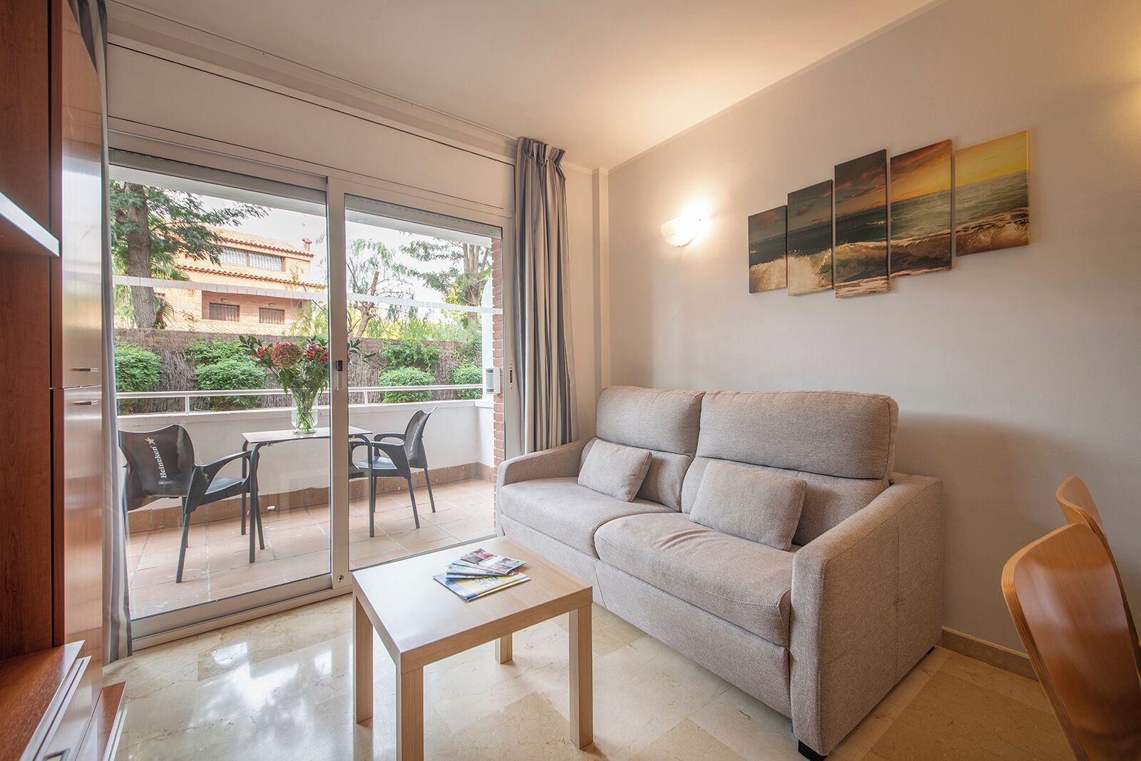 Apartment | Living area | Flat-screen TV, printers