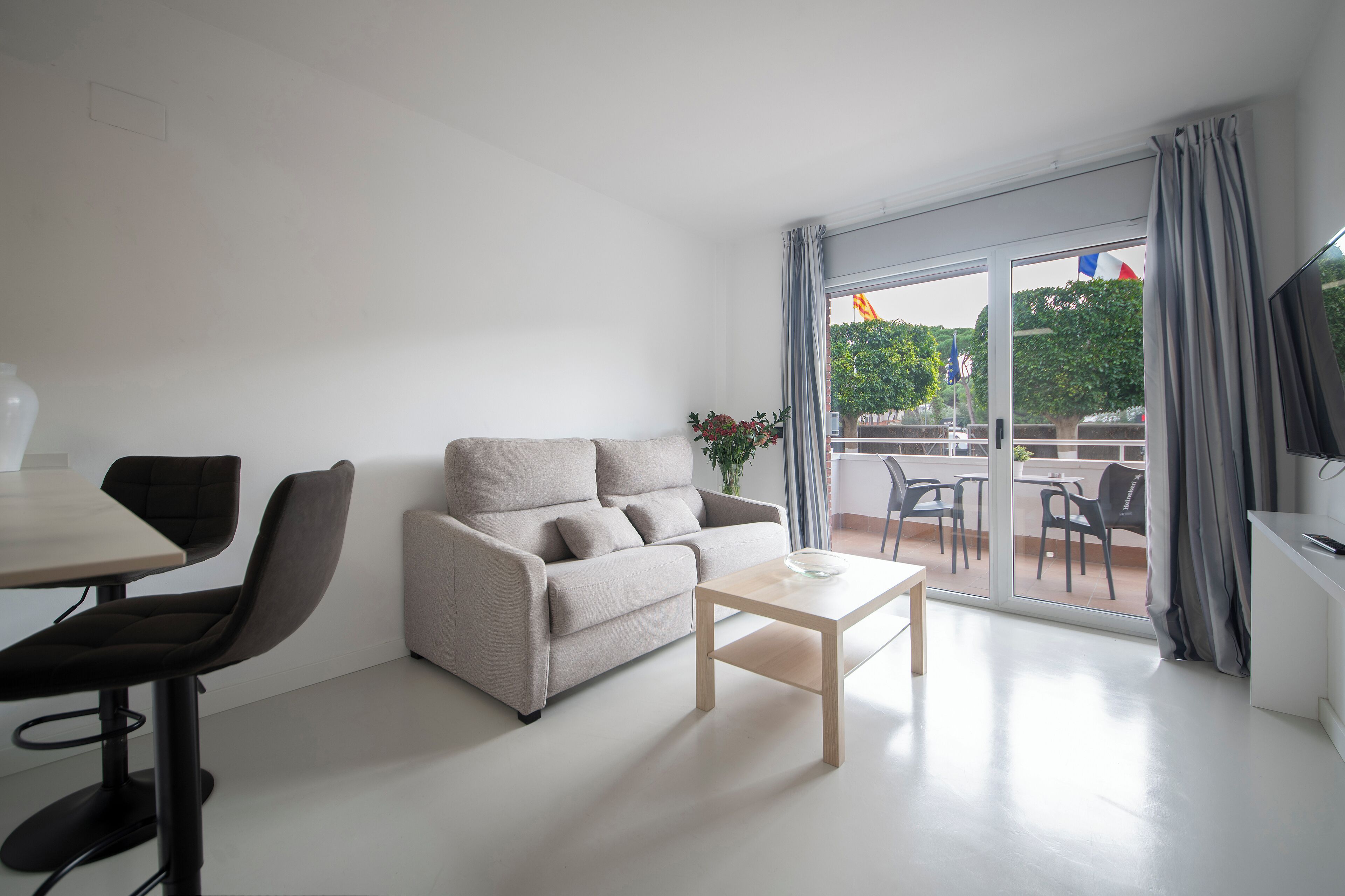 Deluxe Apartment | Living area | Flat-screen TV, printers