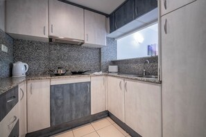 公寓 | 私人厨房 | 冰箱、微波炉、炉灶、茶具/咖啡用具