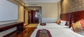 Howard Johnson Park Plaza Hotel (Jingshan Railway Station Inn)