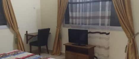 2 bedrooms, iron/ironing board, free WiFi