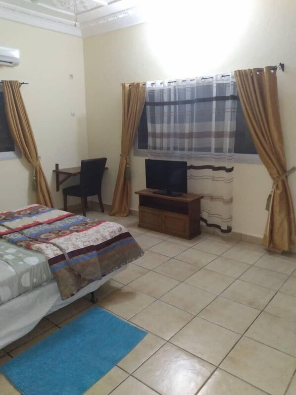 2 bedrooms, iron/ironing board, free WiFi