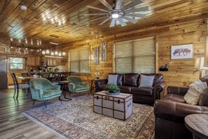 Télévision, cheminée, baby-foot