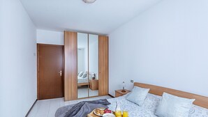 1 dormitori, planxa i posts de planxar, wifi gratuïta i roba de llit 