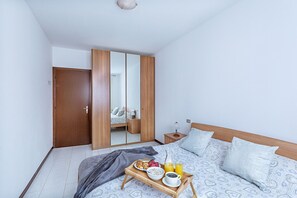 Bügeleisen/Bügelbrett, kostenloses WLAN, Bettwäsche