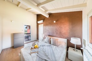 2 makuuhuonetta, silitysrauta/-lauta, ilmainen Wi-Fi, vuodevaatteet