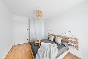 Iron/ironing board, free WiFi, bed sheets