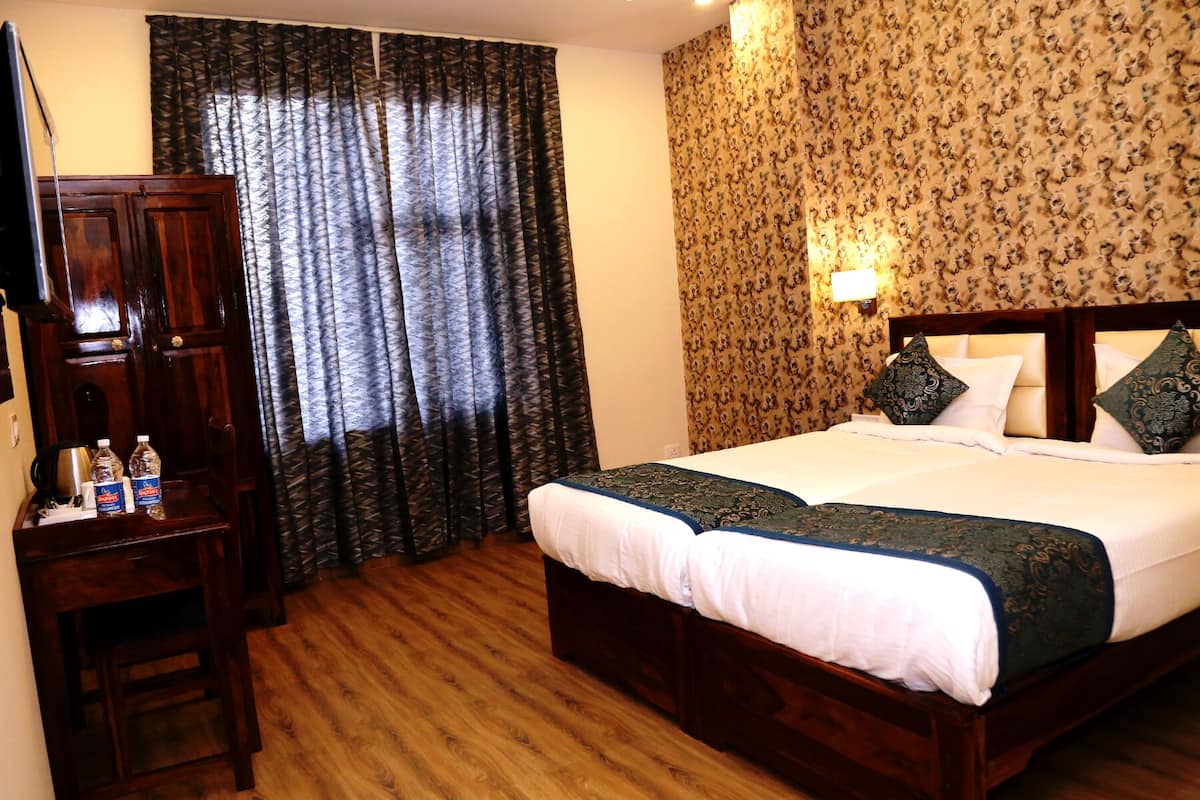 Royal Double or Twin Room | In-room safe, blackout drapes, iron/ironing board, bed sheets