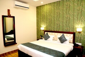 In-room safe, blackout curtains, iron/ironing board, bed sheets - Grand Kukas Residency (Amer)