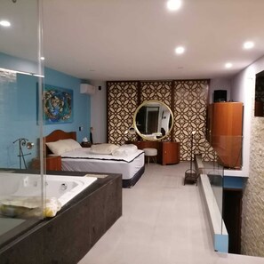 3 bedrooms, desk, travel crib, free WiFi