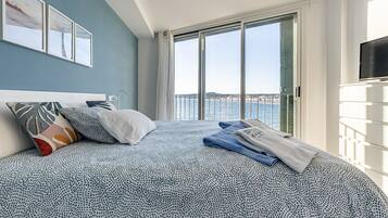 2 slaapkamers, een strijkplank/strijkijzer, reisbedje, gratis wifi