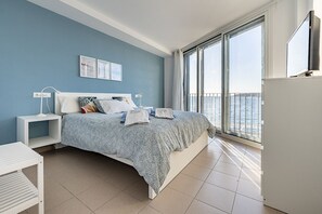 2 slaapkamers, een strijkplank/strijkijzer, reisbedje, gratis wifi