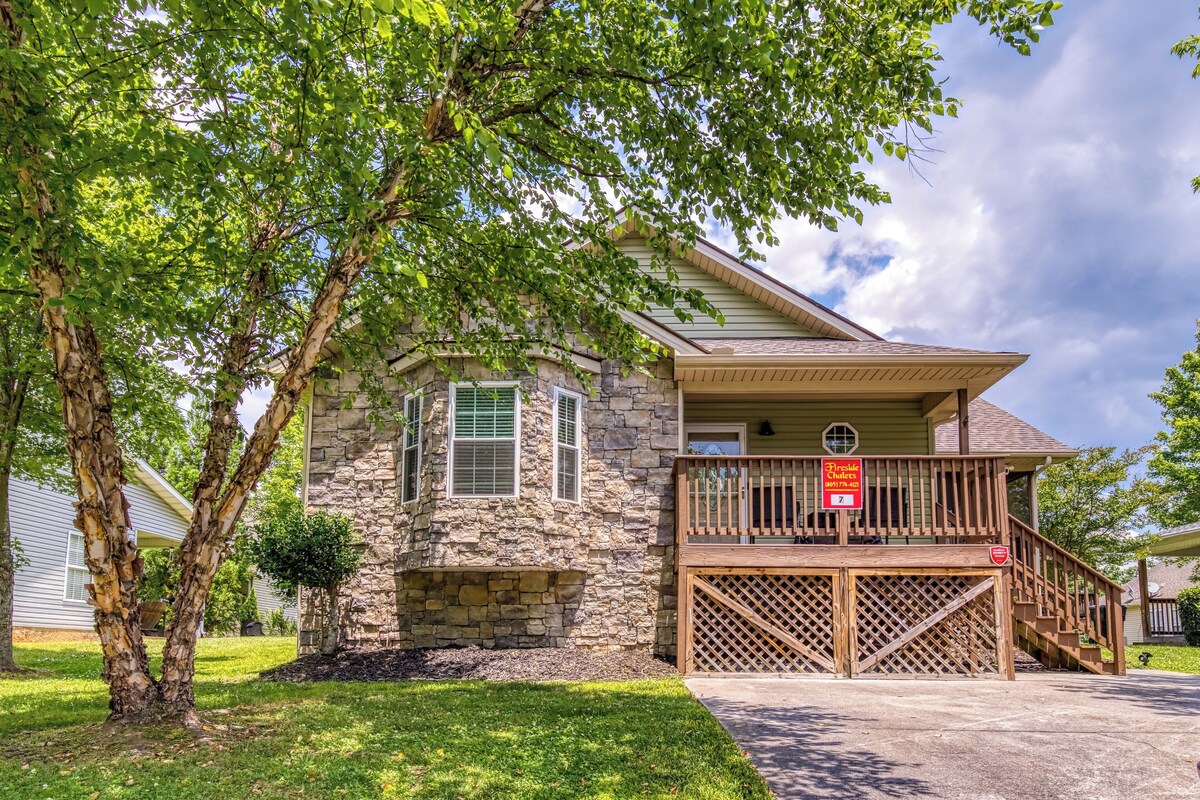 Close to Pigeon Forge and Dollywood One Story 2 bedroom dog Friendly