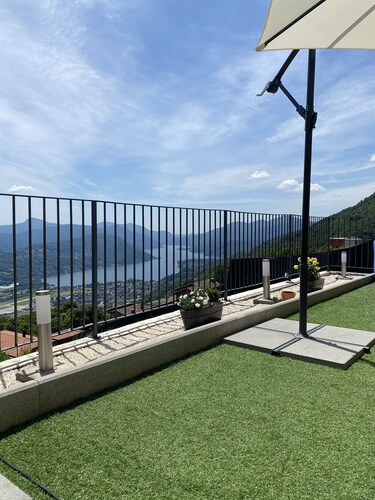 Sunny Apartment with garden and stunning view