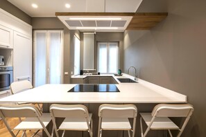 Luxury Apartment, 3 Bedrooms | Private kitchen | Fridge, microwave, oven, stovetop - Heart Milan Apartments Duomo Sforza (Milan)