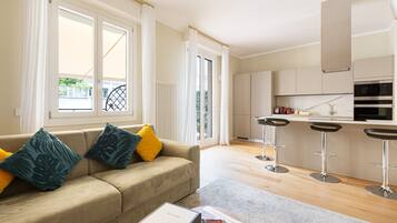 Appartamento Premier, 1 camera da letto | Area soggiorno | Smart TV 48 pollici con canali digitali, Netflix, servizi in streaming